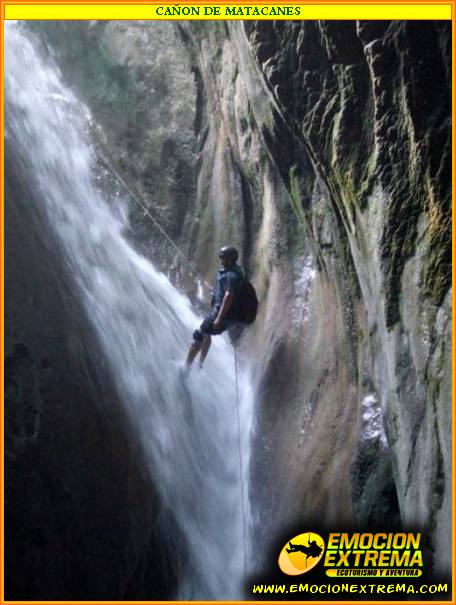 CAÑON DE MATACANES TE ESPERAN 2 RAPELES EN CASCADAS, MULTIPLES SALTOS AL AGUA, TOBOGANES NATURALES Y HASTA RIOS SUBTERRANEOS QUE TENDRAS QUE CRUZAR, VIVE ESTA AVENTURA.